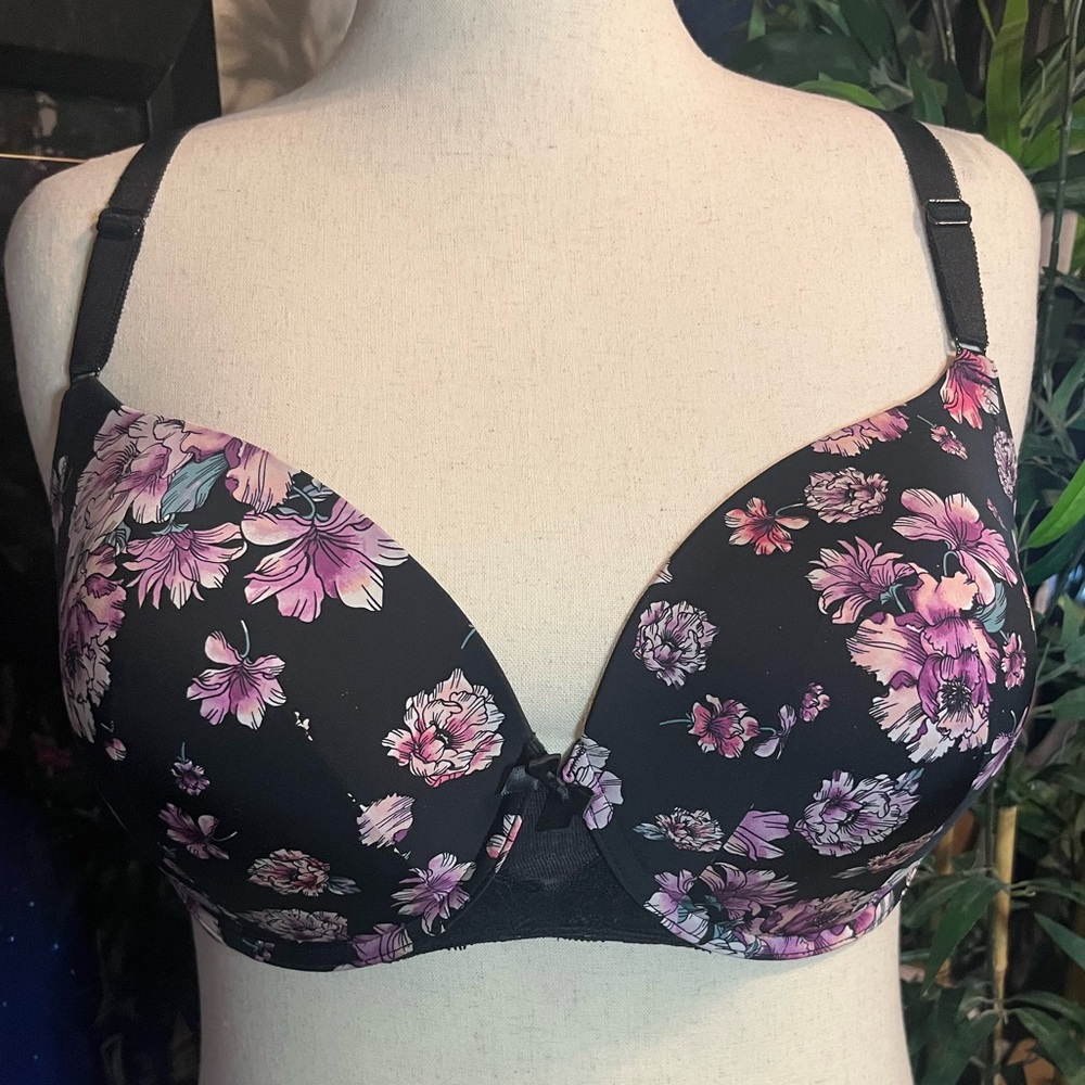 Like new Torrid Curve Floral Black and Purple/Lavender Underwire Bra